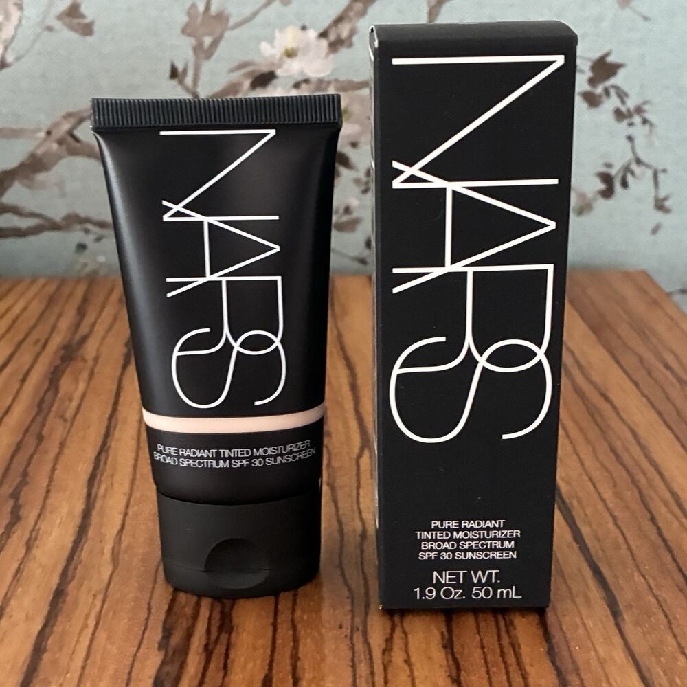 Nars Pure Radiant Tinted Moisturizer Broad Spectrum SPF 30 Light 0 Terre-Neuve